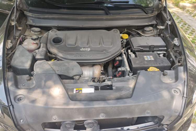 Used Jeep Cherokee 2017 2.0L Superior Edition Engine Bay