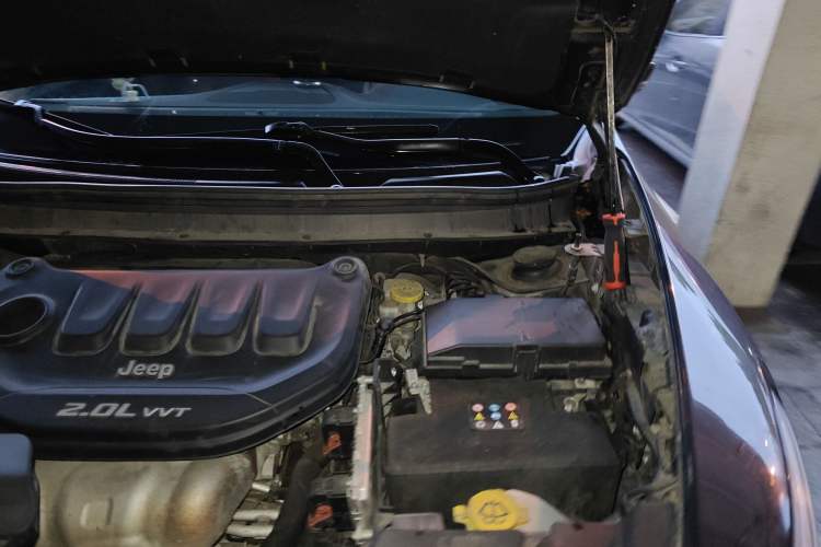 Used Jeep Cherokee 2017 2.0L Superior Edition Engine Bay Left