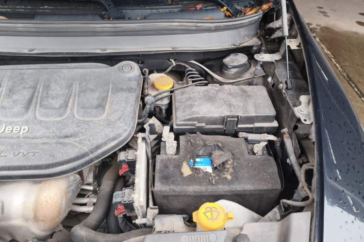 Used Jeep Cherokee 2017 2.0L Superior Edition Engine Bay Left