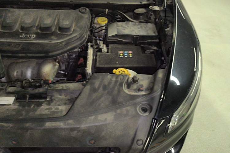 Used Jeep Cherokee 2017 2.0L Superior Edition Engine Bay Left