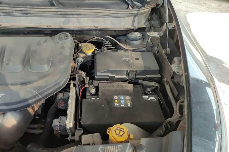 Used Jeep Cherokee 2017 2.0L Superior Edition Engine Bay Left