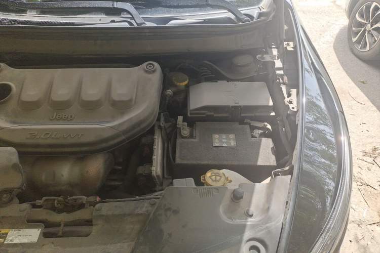Used Jeep Cherokee 2017 2.0L Superior Edition Engine Bay Left