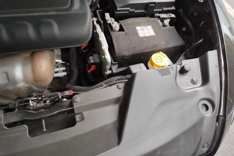Used Jeep Cherokee 2017 2.4L Leading Edition Engine Bay Left