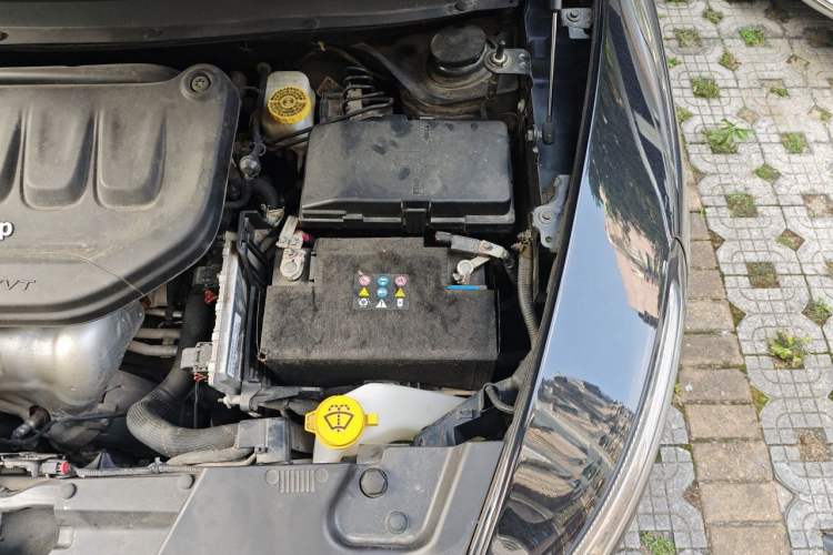 Used Jeep Cherokee 2017 2.0L Superior Edition Engine Bay Left