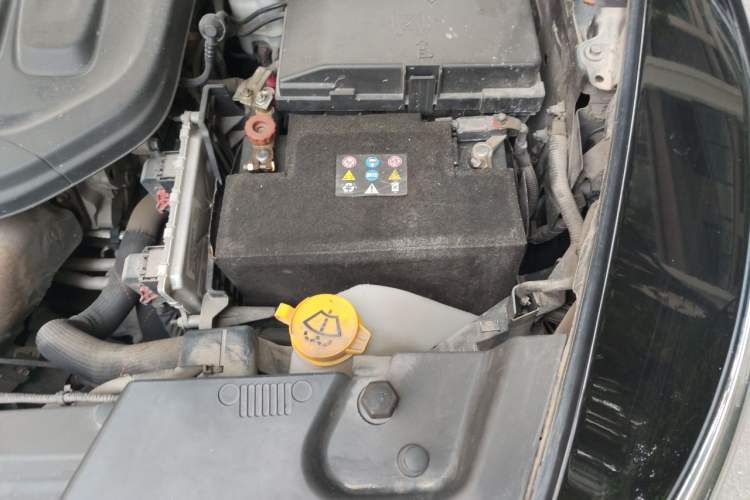 Used Jeep Cherokee 2017 2.0L Superior Edition Engine Bay Left