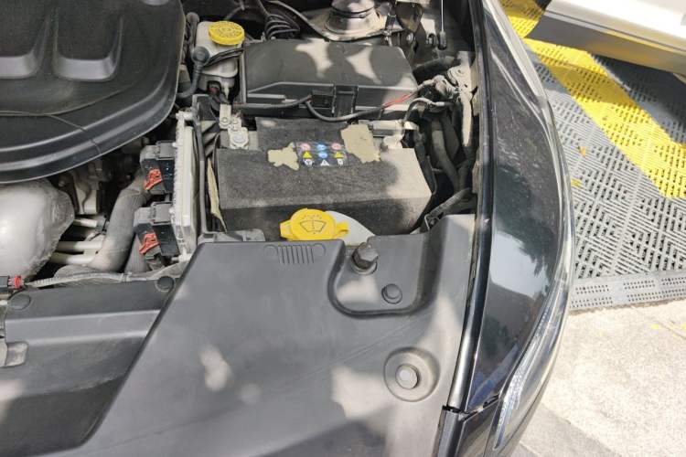 Used Jeep Cherokee 2017 2.0L Superior Edition Engine Bay Left