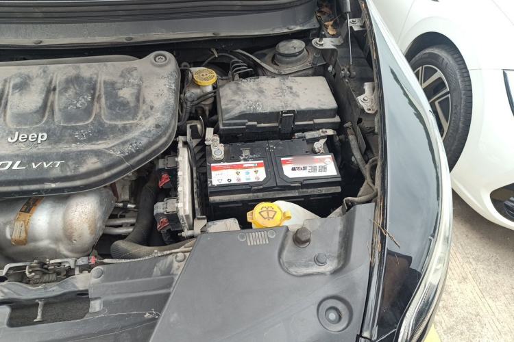 Used Jeep Cherokee 2017 2.0L Superior Edition Engine Bay Left