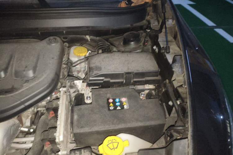 Used Jeep Cherokee 2017 2.0L Superior Edition Engine Bay Left