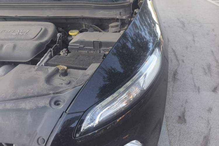 Used Jeep Cherokee 2017 2.4L Professional Smart Edition Engine Bay Left