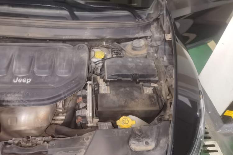 Used Jeep Cherokee 2017 2.0L Superior Edition Engine Bay Left