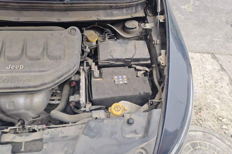 Used Jeep Cherokee 2017 2.0L Superior Edition Engine Bay Left