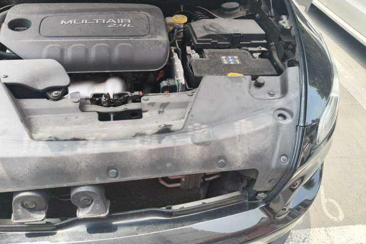 Used Jeep Cherokee 2017 2.4L Leading Edition Engine Bay Left