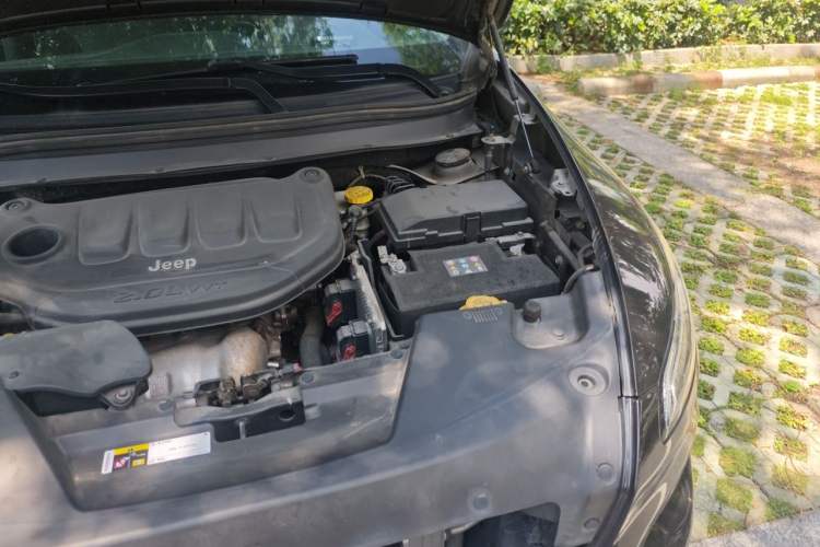 Used Jeep Cherokee 2017 2.0L Superior Edition Engine Bay Left