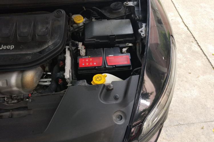 Used Jeep Cherokee 2017 2.0L Superior Edition Engine Bay Left