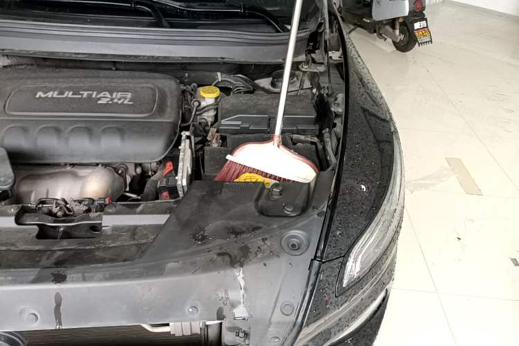 Used Jeep Cherokee 2017 2.4L Professional Edition Engine Bay Left