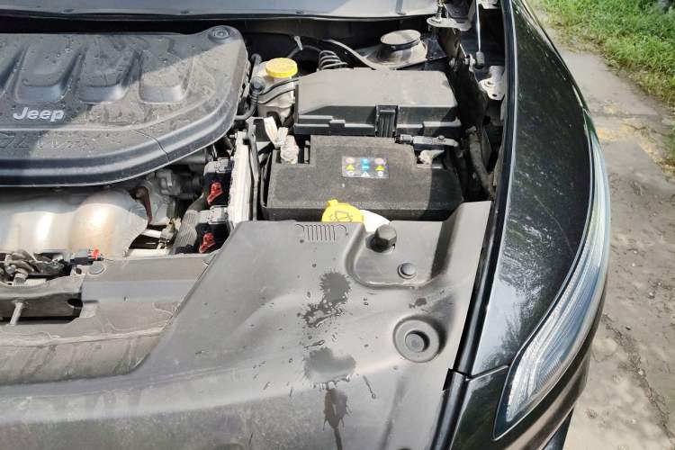 Used Jeep Cherokee 2017 2.0L Superior Edition Engine Bay Left