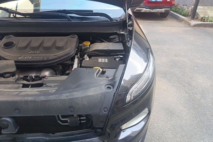 Used Jeep Cherokee 2017 2.0L Superior Edition Engine Bay Left