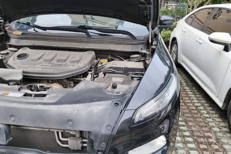 Used Jeep Cherokee 2017 2.0L Superior Edition Engine Bay Left