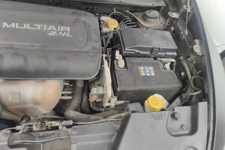 Used Jeep Cherokee 2017 2.4L Leading Edition Engine Bay Left