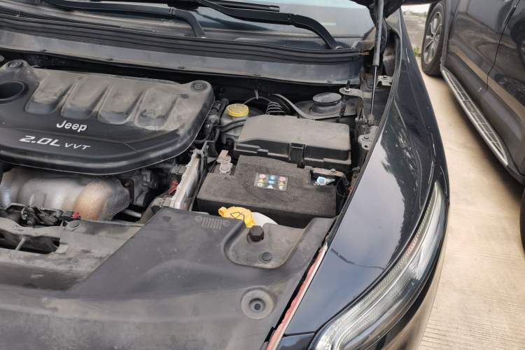 Used Jeep Cherokee 2017 2.0L Superior Edition Engine Bay Left