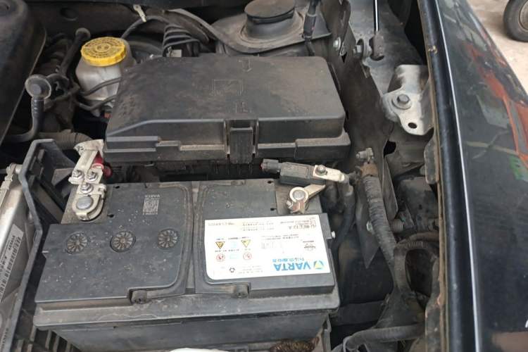 Used Jeep Cherokee 2017 2.0L Superior Edition Engine Bay Left