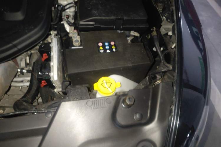 Used Jeep Cherokee 2017 2.0L Superior Edition Engine Bay Left