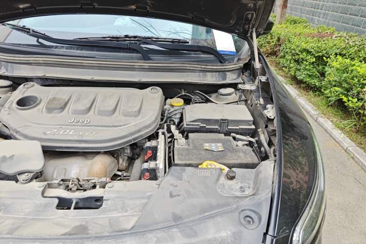 Used Jeep Cherokee 2017 2.0L Superior Edition Engine Bay Left