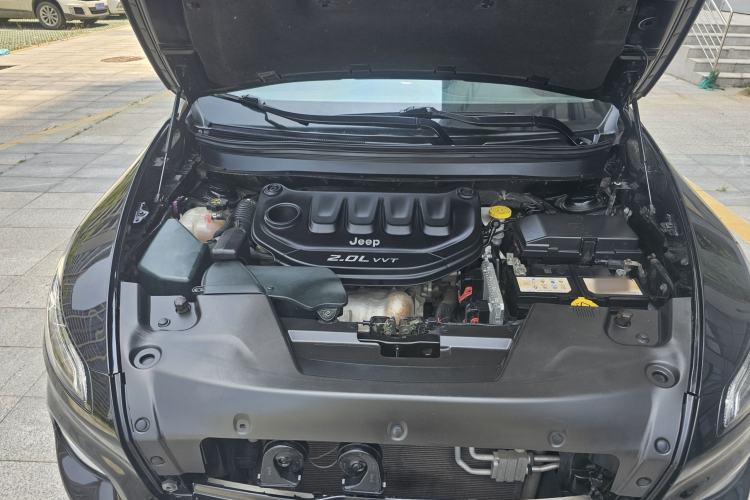 Used Jeep Cherokee 2017 2.0L Superior Edition Engine Bay