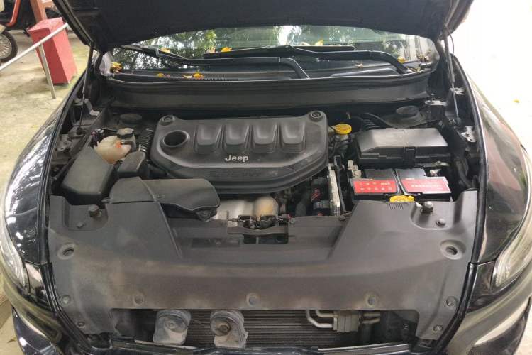 Used Jeep Cherokee 2017 2.0L Superior Edition Engine Bay