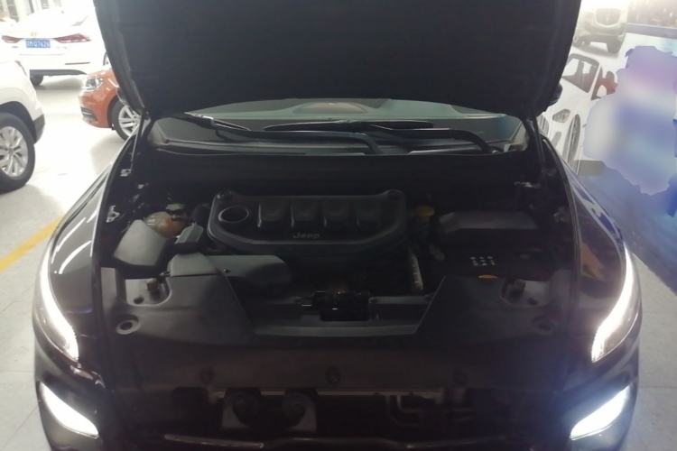 Used Jeep Cherokee 2017 2.0L Superior Edition Engine Bay