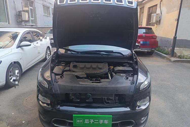 Used Jeep Cherokee 2017 2.0L Superior Edition Engine Bay