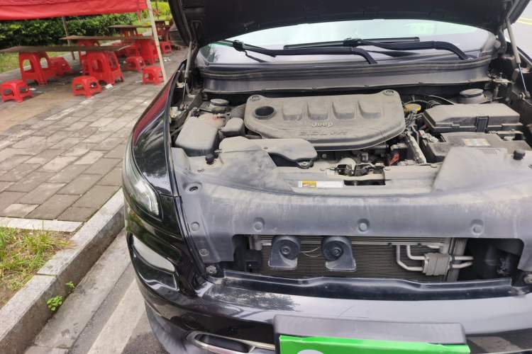 Used Jeep Cherokee 2017 2.0L Superior Edition Engine Bay Right