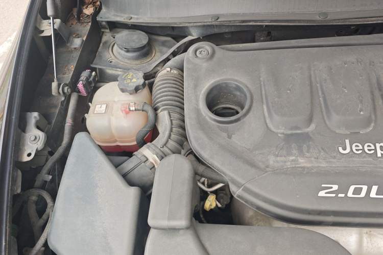 Used Jeep Cherokee 2017 2.0L Superior Edition Engine Bay Right