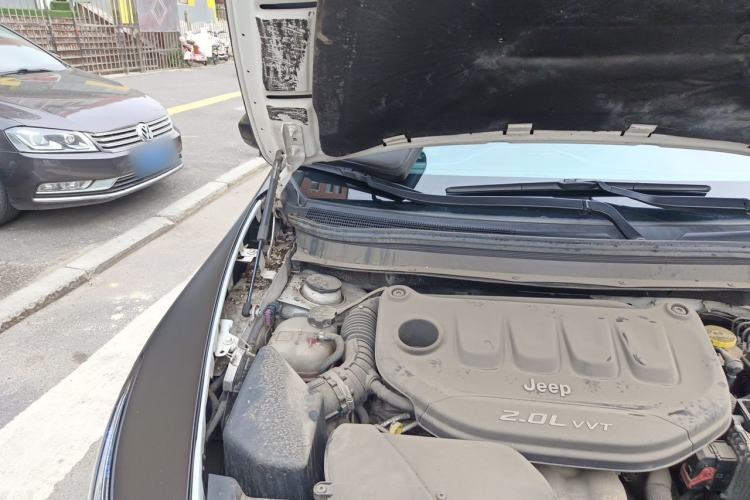 Used Jeep Cherokee 2017 2.0L Superior Edition Engine Bay Right