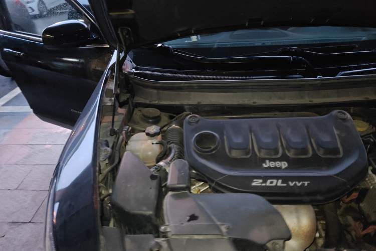 Used Jeep Cherokee 2017 2.0L Superior Edition Engine Bay Right