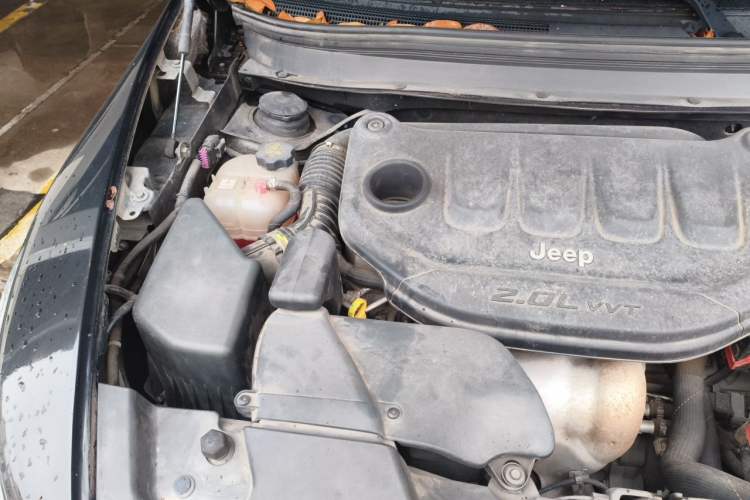 Used Jeep Cherokee 2017 2.0L Superior Edition Engine Bay Right