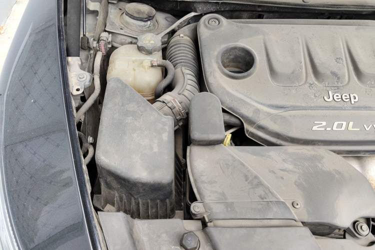 Used Jeep Cherokee 2017 2.0L Superior Edition Engine Bay Right
