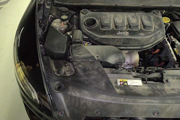 Used Jeep Cherokee 2017 2.0L Superior Edition Engine Bay Right