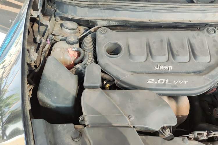 Used Jeep Cherokee 2017 2.0L Superior Edition Engine Bay Right