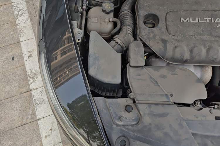 Used Jeep Cherokee 2017 2.4L Leading Edition Engine Bay Right