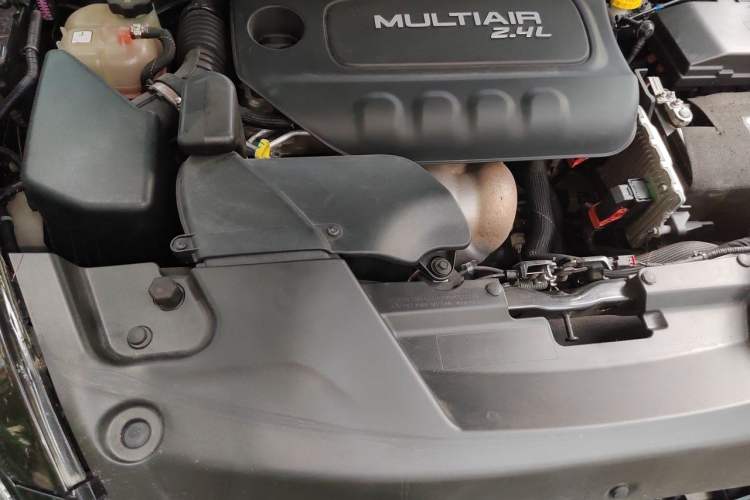 Used Jeep Cherokee 2017 2.4L Leading Edition Engine Bay Right