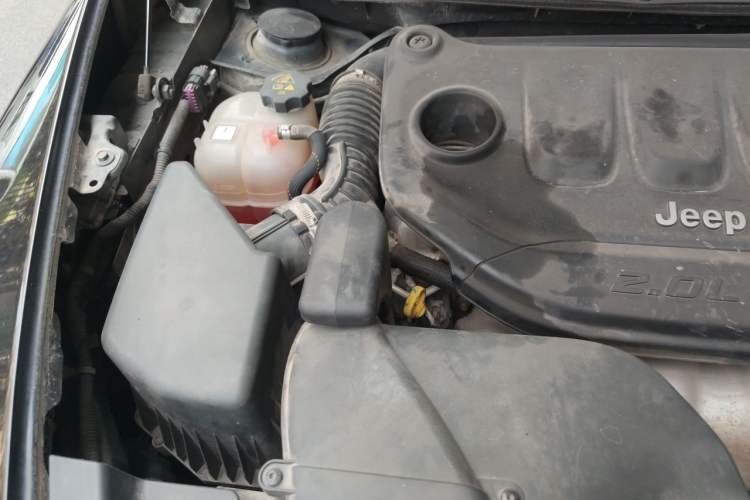 Used Jeep Cherokee 2017 2.0L Superior Edition Engine Bay Right
