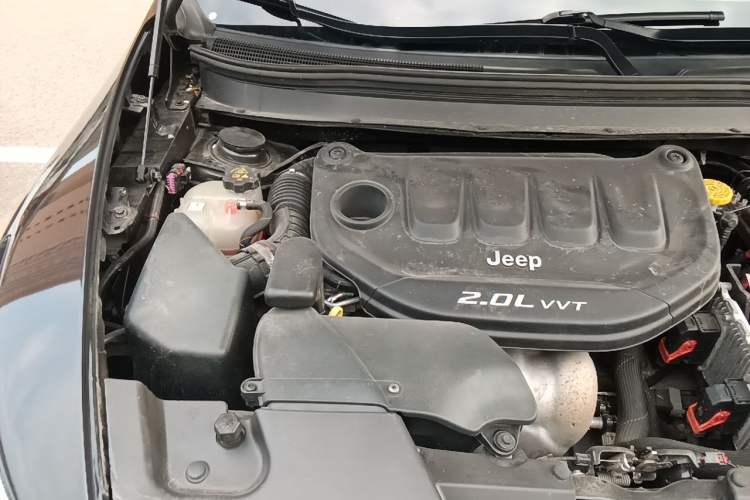 Used Jeep Cherokee 2017 2.0L Superior Edition Engine Bay Right