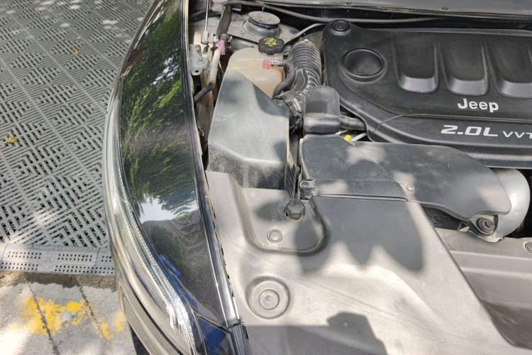 Used Jeep Cherokee 2017 2.0L Superior Edition Engine Bay Right
