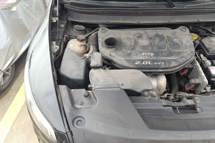 Used Jeep Cherokee 2017 2.0L Superior Edition Engine Bay Right