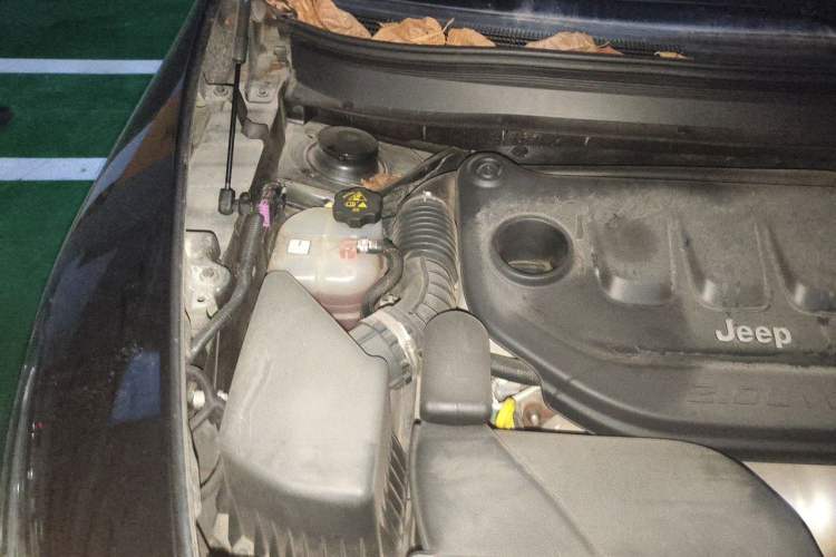 Used Jeep Cherokee 2017 2.0L Superior Edition Engine Bay Right