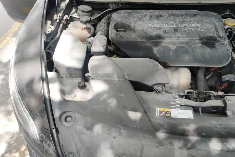 Used Jeep Cherokee 2017 2.4L Leading Edition Engine Bay Right