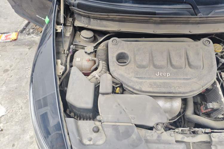 Used Jeep Cherokee 2017 2.0L Superior Edition Engine Bay Right