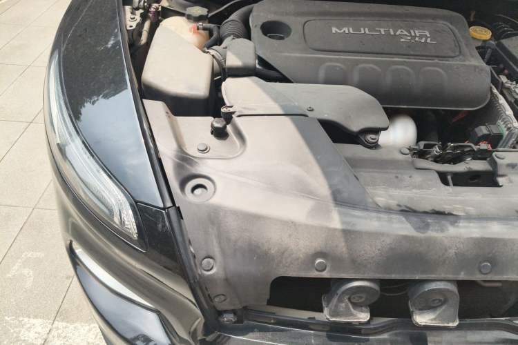 Used Jeep Cherokee 2017 2.4L Leading Edition Engine Bay Right