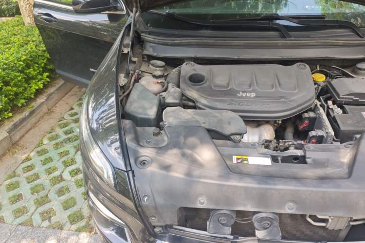 Used Jeep Cherokee 2017 2.0L Superior Edition Engine Bay Right